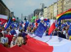 Zandberg: Ochrona marszu PO szarpała demonstrantów z tęczową flagą. Grabiec: To był nieprzemyślany happening