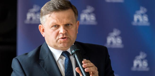 Wiceminister obrony narodowej Wojciech Skurkiewicz podczas spotkania z mieszkańcami w Gminnym Ośrodku Kultury w Bądkowie.